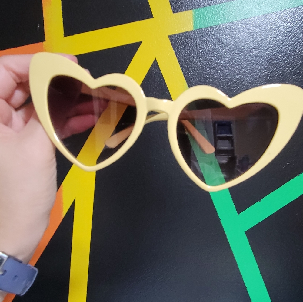 Heart-Shaped retro sunglasses 🕶